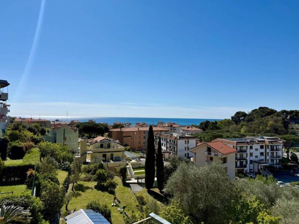 appartamento in vendita a Pietra Ligure in zona Santa Corona