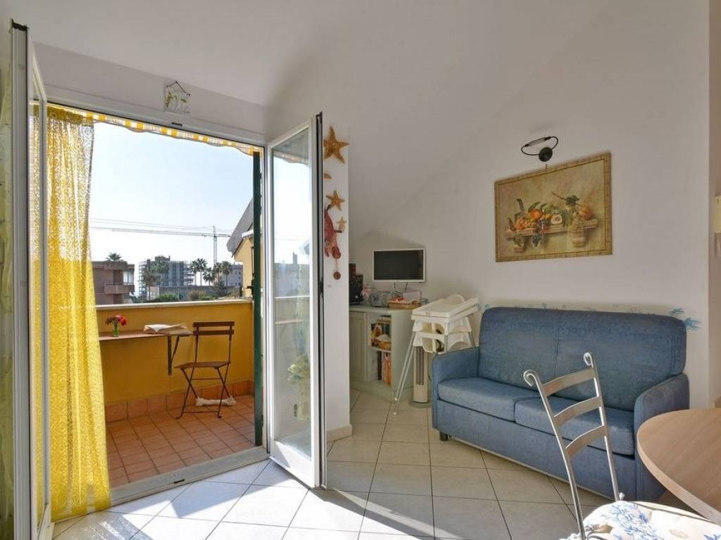 appartamento in vendita a Pietra Ligure in zona Santa Corona