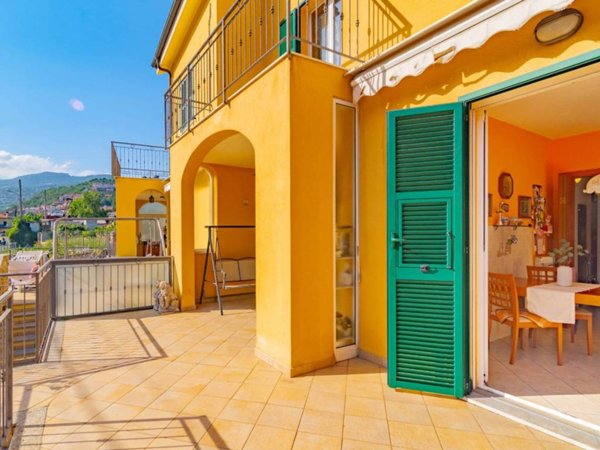 casa indipendente in vendita a Pietra Ligure in zona Santa Corona