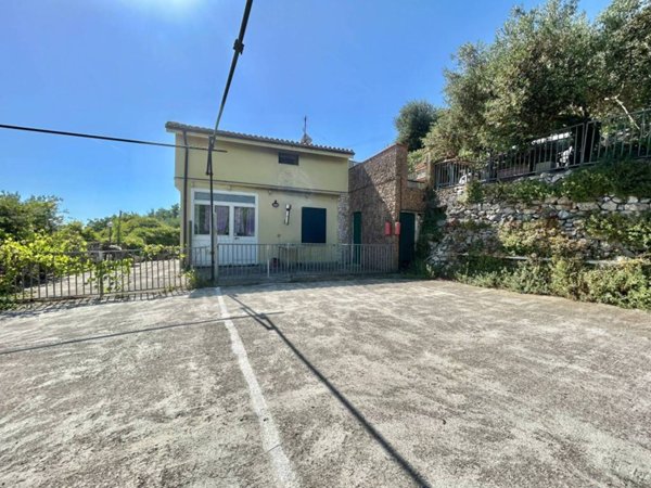 appartamento in vendita a Pietra Ligure in zona Santa Corona