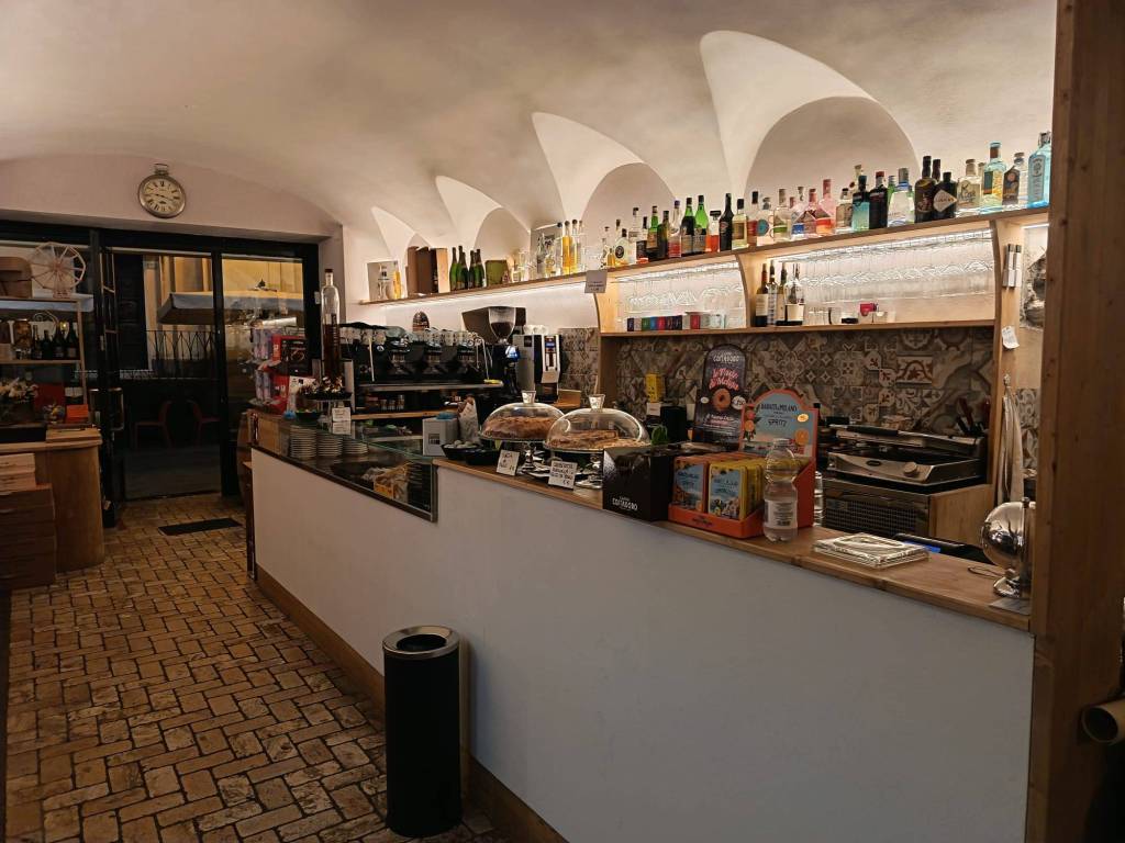 negozio in vendita a Pietra Ligure