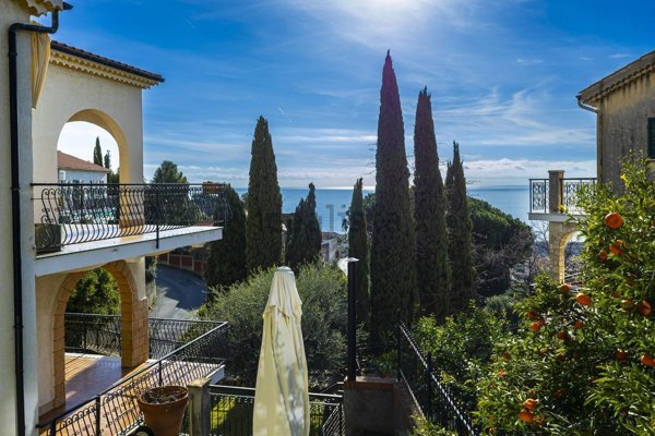 casa indipendente in vendita a Pietra Ligure in zona Santa Corona