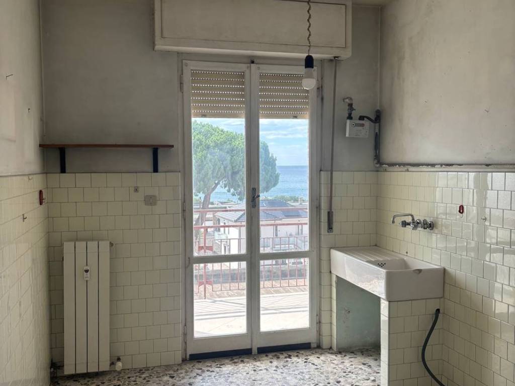 appartamento in vendita a Pietra Ligure in zona Santa Corona