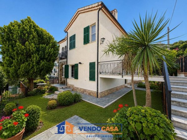 casa indipendente in vendita a Pietra Ligure in zona Santa Corona