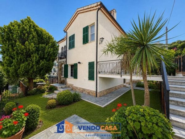 casa indipendente in vendita a Pietra Ligure in zona Santa Corona