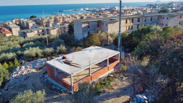 casa indipendente in vendita a Pietra Ligure in zona Santa Corona