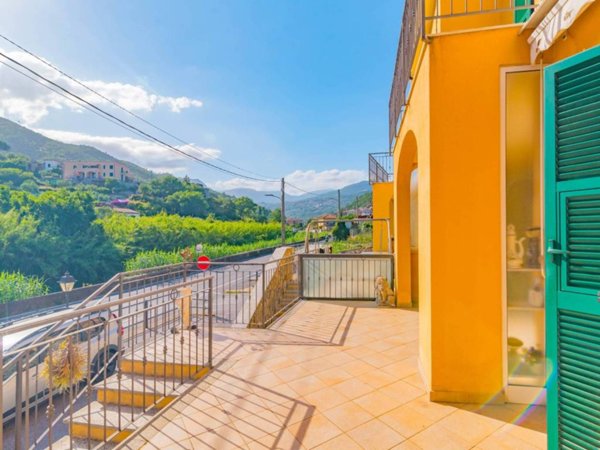 casa indipendente in vendita a Pietra Ligure in zona Santa Corona