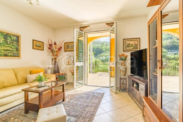 casa indipendente in vendita a Pietra Ligure in zona Santa Corona
