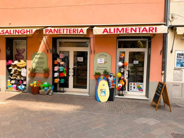 negozio in vendita a Pietra Ligure