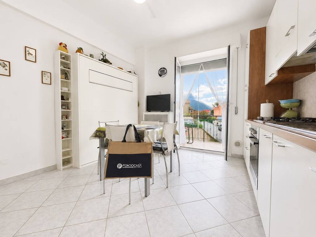 appartamento in vendita a Pietra Ligure in zona Santa Corona