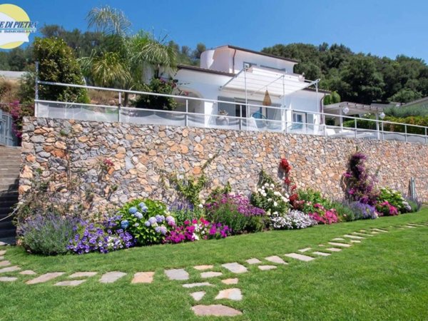 casa indipendente in vendita a Pietra Ligure