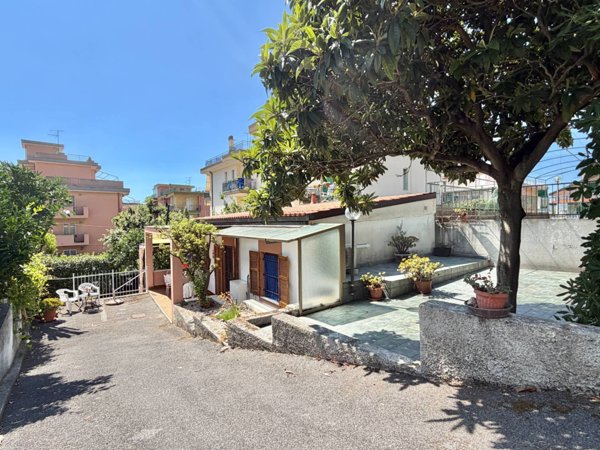 casa indipendente in vendita a Pietra Ligure