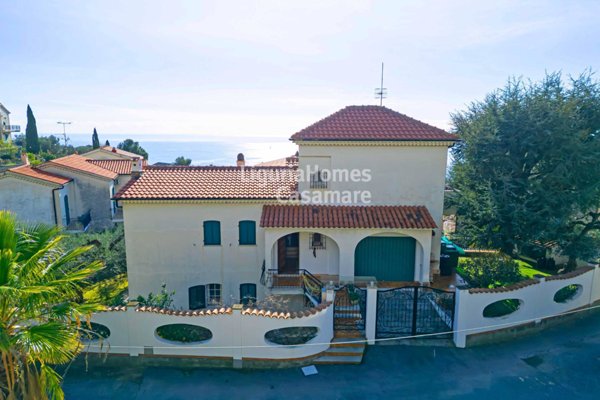 casa indipendente in vendita a Pietra Ligure in zona Santa Corona