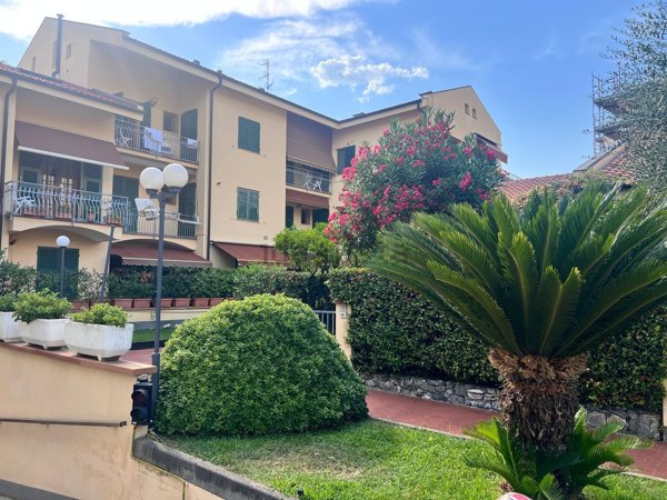 appartamento in vendita a Pietra Ligure in zona Santa Corona