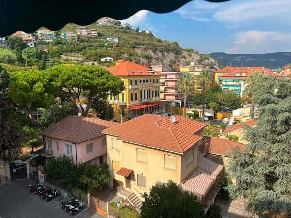 appartamento in vendita a Pietra Ligure in zona Santa Corona