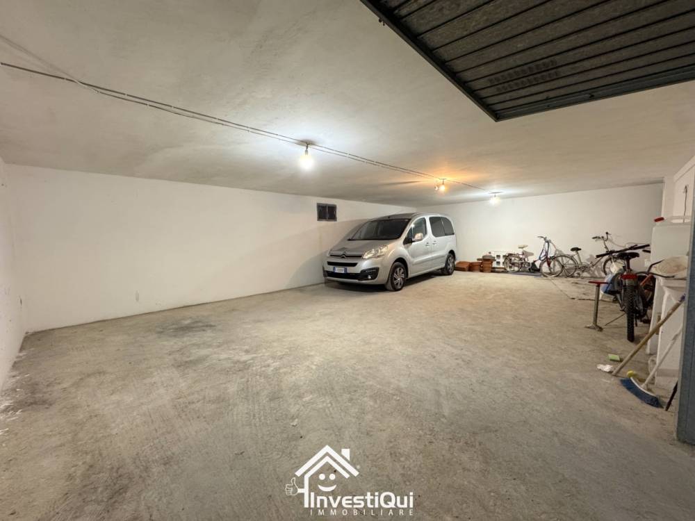 locale di sgombero in vendita a Pietra Ligure in zona Santa Corona