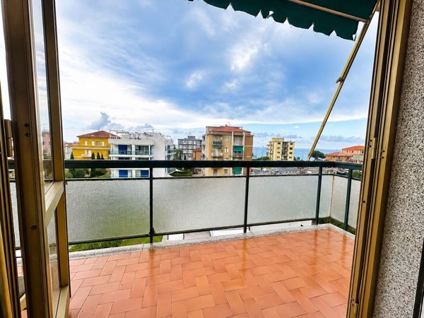 appartamento in vendita a Pietra Ligure in zona Santa Corona