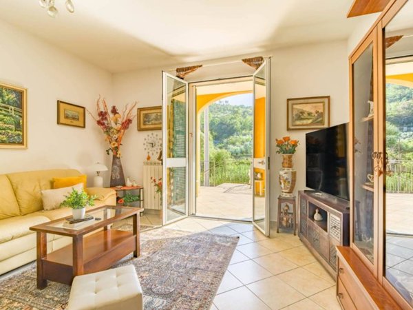 casa indipendente in vendita a Pietra Ligure in zona Santa Corona