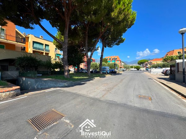 box auto in vendita a Pietra Ligure in zona Santa Corona
