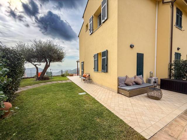 casa indipendente in vendita a Pietra Ligure in zona Santa Corona