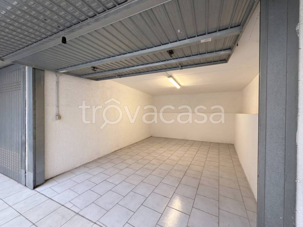 locale di sgombero in vendita a Pietra Ligure in zona Santa Corona