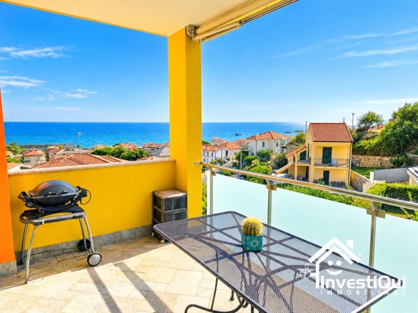appartamento in vendita a Pietra Ligure in zona Santa Corona