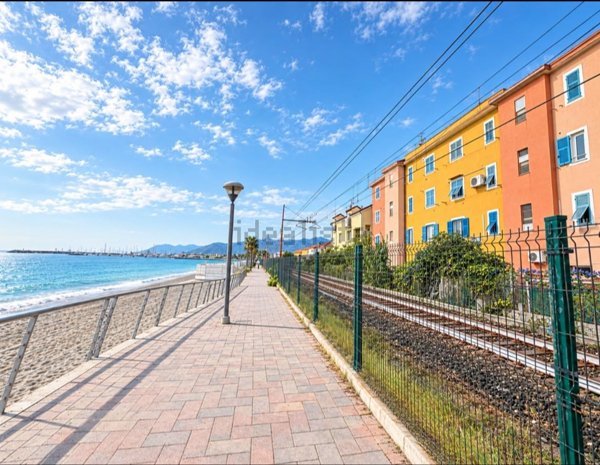 appartamento in vendita a Pietra Ligure in zona Santa Corona