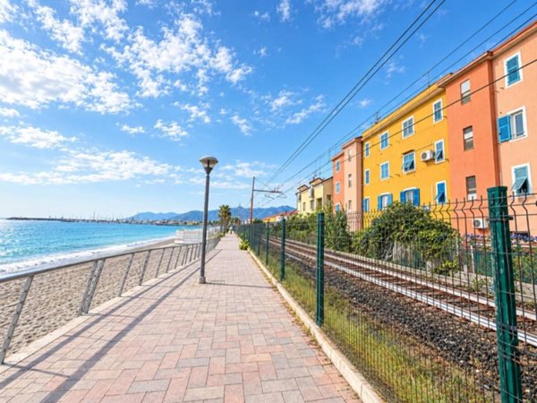 appartamento in vendita a Pietra Ligure in zona Santa Corona