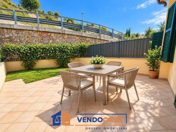 casa indipendente in vendita a Pietra Ligure in zona Santa Corona
