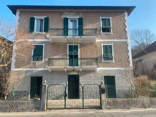 casa indipendente in vendita a Pontinvrea