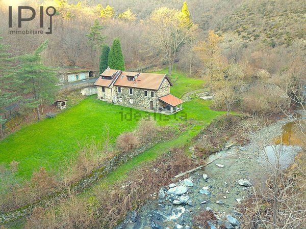 casa indipendente in vendita a Pontinvrea