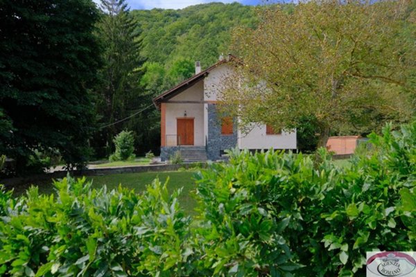 casa indipendente in vendita a Pontinvrea