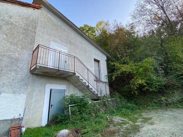 casa indipendente in vendita a Pontinvrea