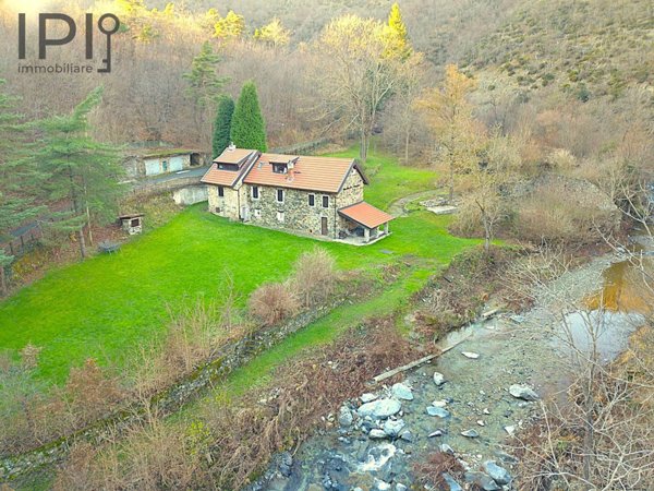 casa indipendente in vendita a Pontinvrea in zona Ferriera