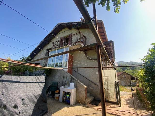 casa indipendente in vendita a Pontinvrea