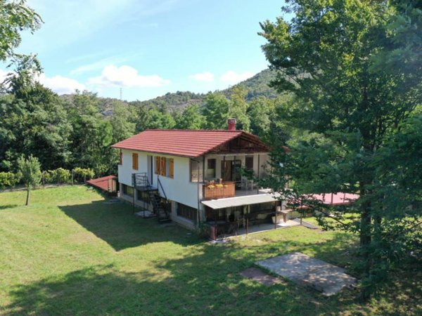 casa indipendente in vendita a Pontinvrea