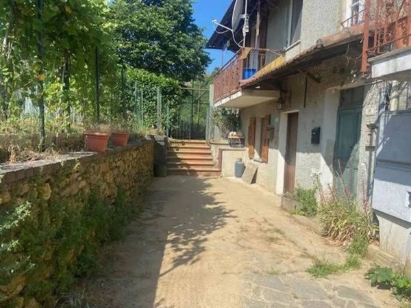 casa indipendente in vendita a Pontinvrea