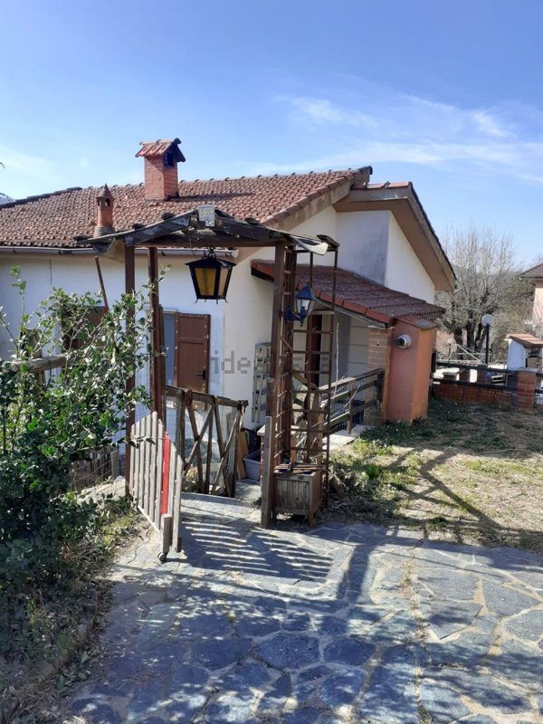 casa indipendente in vendita a Pontinvrea