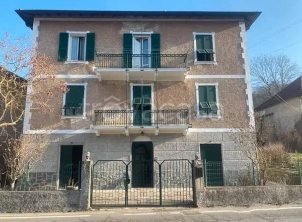 casa indipendente in vendita a Pontinvrea