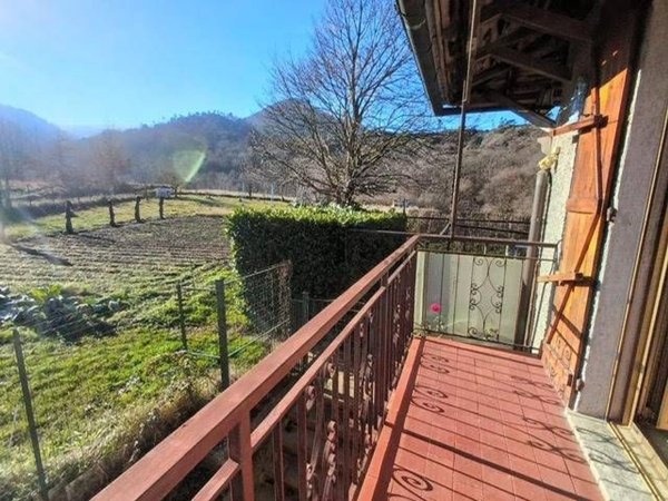 casa indipendente in vendita a Pontinvrea