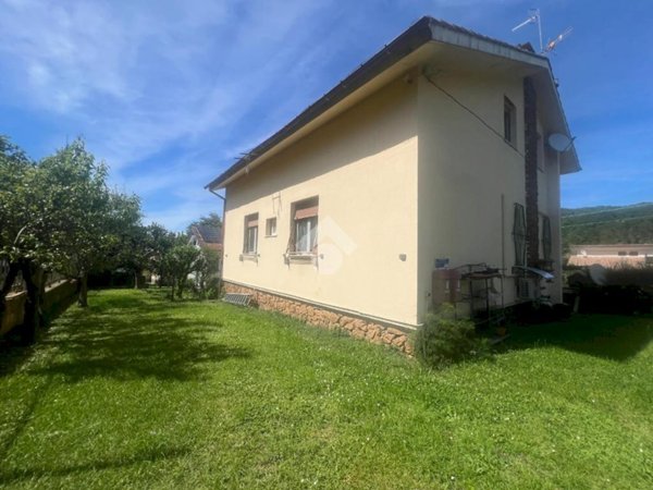 casa indipendente in vendita a Pontinvrea