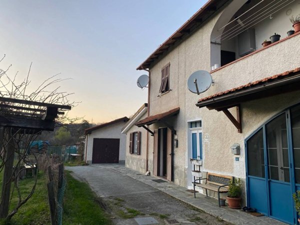 casa indipendente in vendita a Pontinvrea