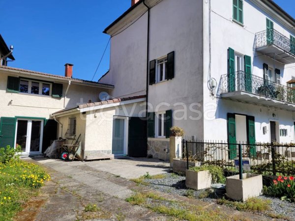 casa indipendente in vendita a Pontinvrea