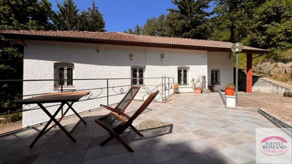 casa indipendente in vendita a Pontinvrea