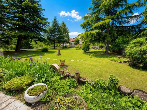 casa indipendente in vendita a Pontinvrea