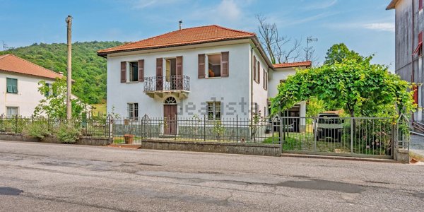 casa indipendente in vendita a Pontinvrea