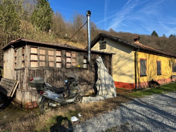 casa indipendente in vendita a Pontinvrea