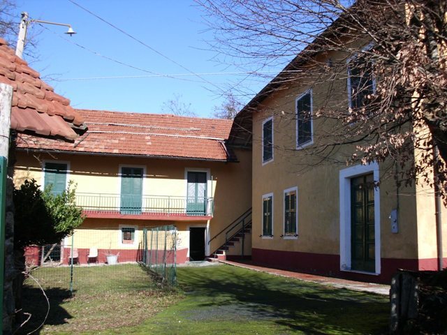 casa indipendente in vendita a Pontinvrea