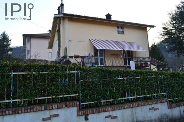 casa indipendente in vendita a Pontinvrea