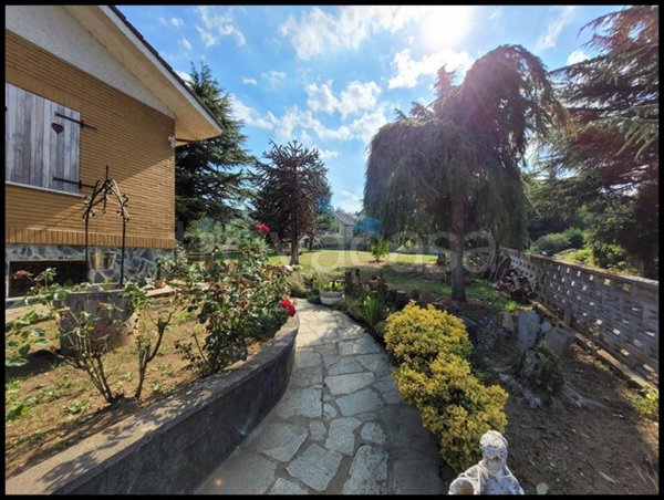 casa indipendente in vendita a Pontinvrea